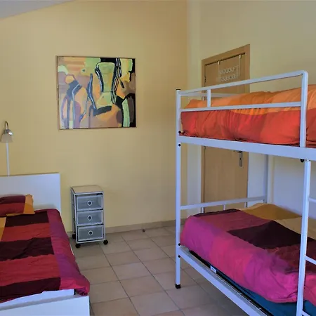 Spacious On Estate Near Dom wakacyjny *