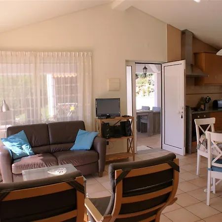 Feriehus Spacious On Estate Near