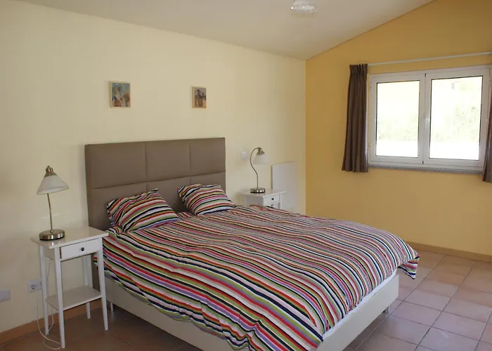 別荘 Spacious On Estate Near *