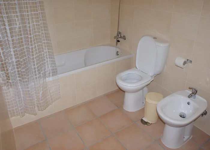 別荘 Spacious On Estate Near